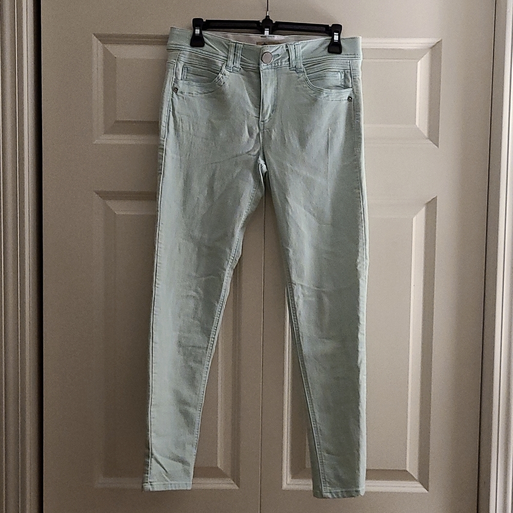Democracy Women's Skinny Stretch Denim Capri pants